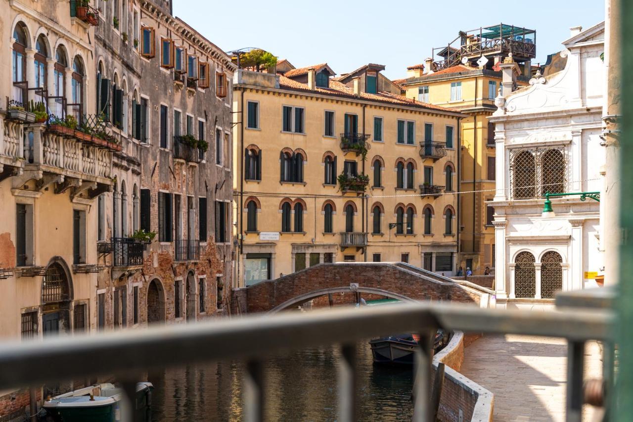 Ln Luxe Apartment Venice Canal View Exterior foto